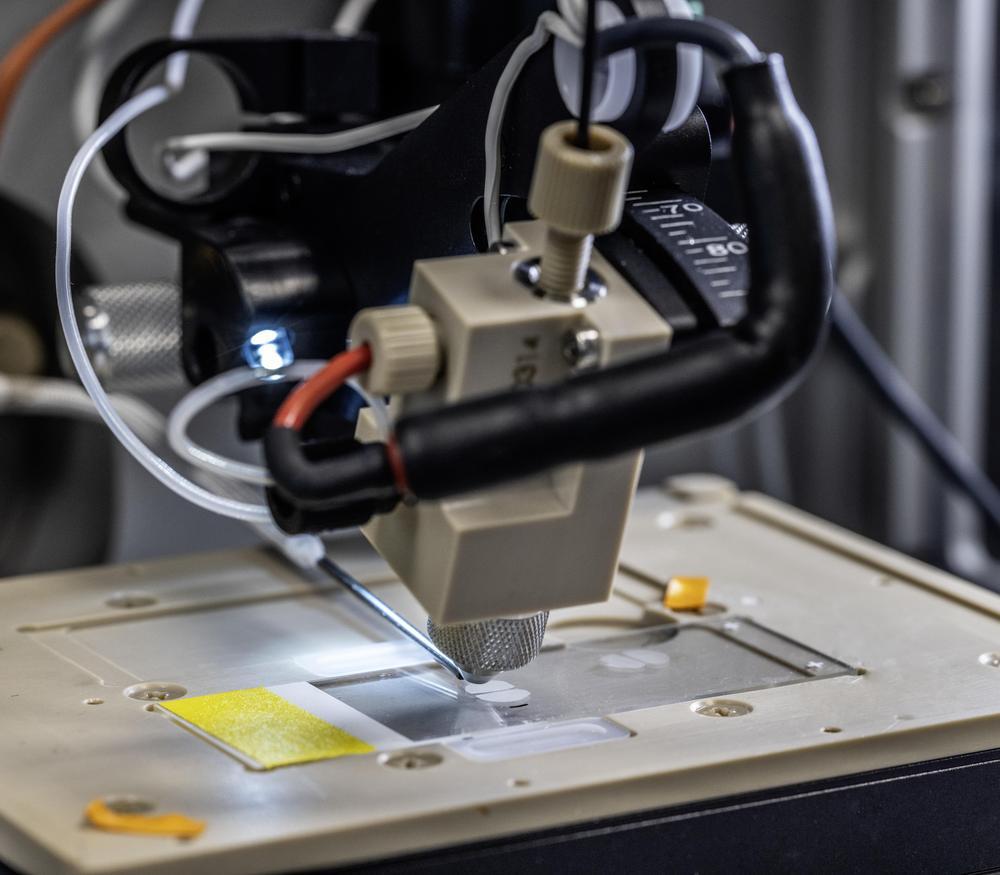 Macro photo of a DESI mass spectrometer